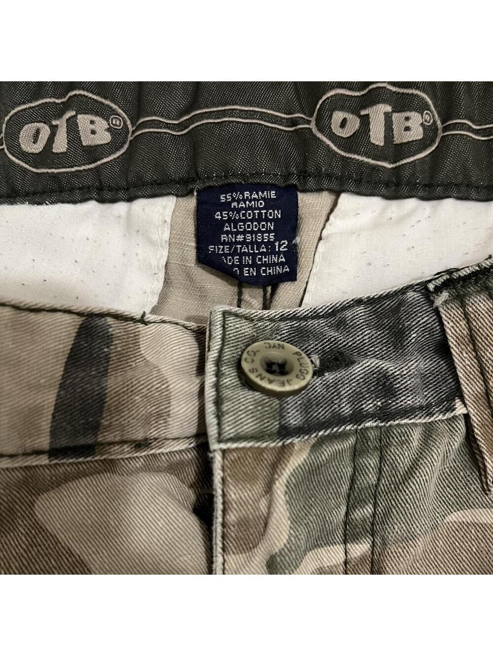 OTB Sz: 12 Cargo shorts with a relaxed fit #skaterstyle